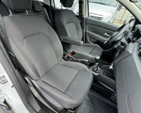 Белый Дачия Duster, объемом двигателя 1.5 л и пробегом 148 тыс. км за 17900 $, фото 35 на Automoto.ua