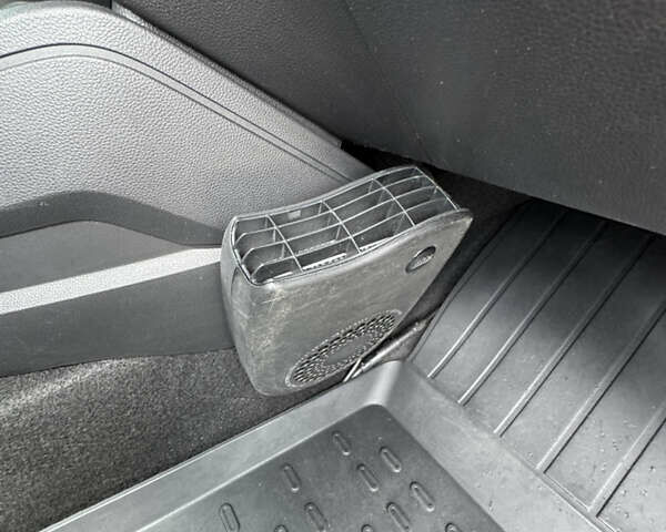 Белый Дачия Duster, объемом двигателя 1.5 л и пробегом 148 тыс. км за 17900 $, фото 36 на Automoto.ua