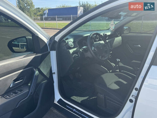 Білий Дачія Duster, об'ємом двигуна 1.5 л та пробігом 129 тис. км за 16888 $, фото 25 на Automoto.ua