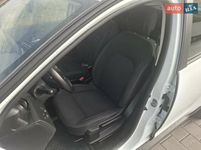 Білий Дачія Duster, об'ємом двигуна 1.5 л та пробігом 148 тис. км за 16100 $, фото 12 на Automoto.ua