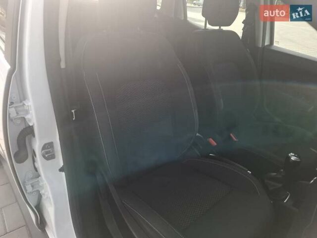 Білий Дачія Duster, об'ємом двигуна 1.5 л та пробігом 148 тис. км за 16100 $, фото 21 на Automoto.ua