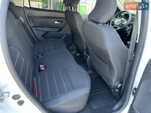 Білий Дачія Duster, об'ємом двигуна 1.3 л та пробігом 68 тис. км за 16000 $, фото 18 на Automoto.ua