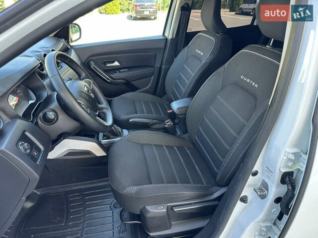 Білий Дачія Duster, об'ємом двигуна 1.3 л та пробігом 68 тис. км за 16000 $, фото 12 на Automoto.ua