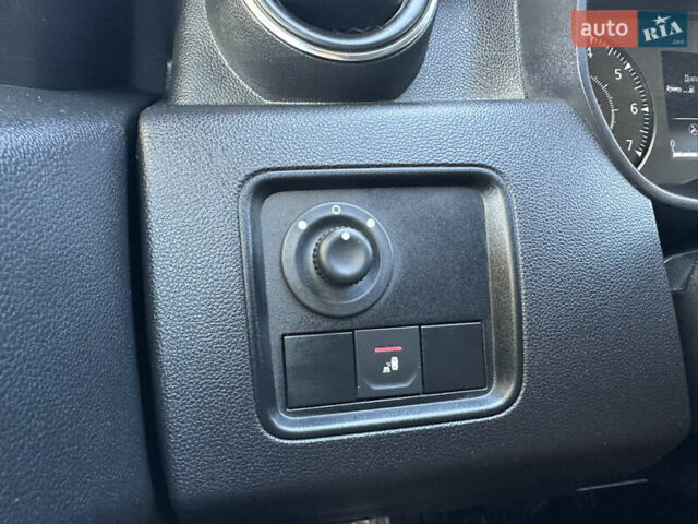Білий Дачія Duster, об'ємом двигуна 1.3 л та пробігом 68 тис. км за 16000 $, фото 16 на Automoto.ua