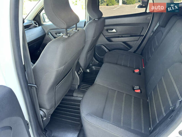Белый Дачия Duster, объемом двигателя 1.3 л и пробегом 68 тыс. км за 15700 $, фото 17 на Automoto.ua