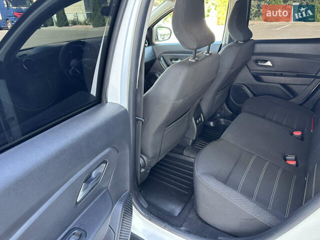 Білий Дачія Duster, об'ємом двигуна 1.3 л та пробігом 68 тис. км за 16000 $, фото 17 на Automoto.ua
