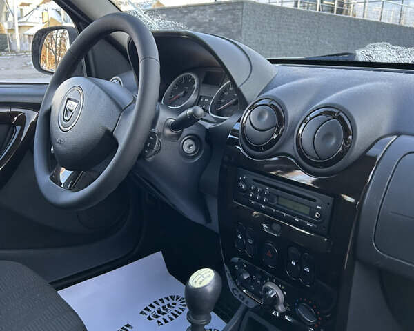 Бежевый Дачия Duster, объемом двигателя 1.5 л и пробегом 211 тыс. км за 8900 $, фото 14 на Automoto.ua