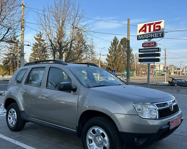 Бежевый Дачия Duster, объемом двигателя 1.5 л и пробегом 211 тыс. км за 8900 $, фото 3 на Automoto.ua
