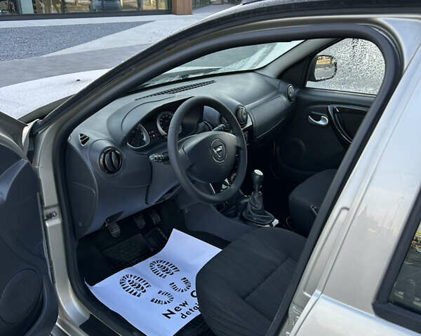 Бежевый Дачия Duster, объемом двигателя 1.5 л и пробегом 211 тыс. км за 8900 $, фото 4 на Automoto.ua