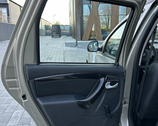 Бежевый Дачия Duster, объемом двигателя 1.5 л и пробегом 211 тыс. км за 8900 $, фото 7 на Automoto.ua