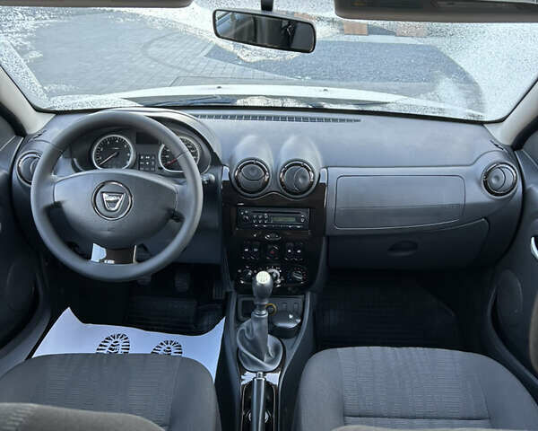Бежевый Дачия Duster, объемом двигателя 1.5 л и пробегом 211 тыс. км за 8900 $, фото 15 на Automoto.ua