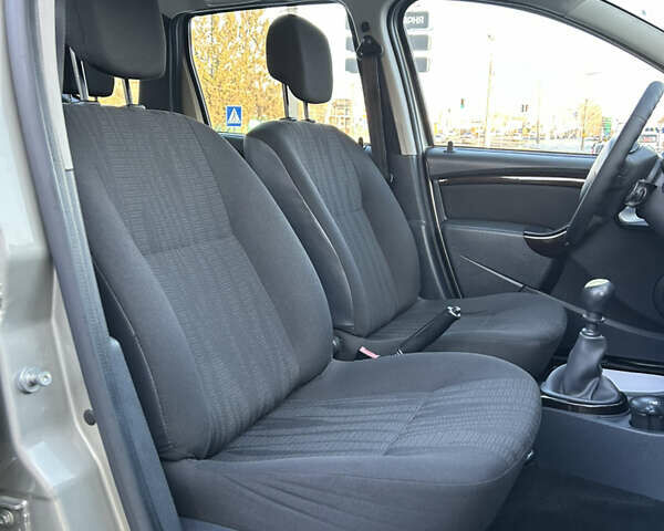 Бежевый Дачия Duster, объемом двигателя 1.5 л и пробегом 211 тыс. км за 8900 $, фото 13 на Automoto.ua