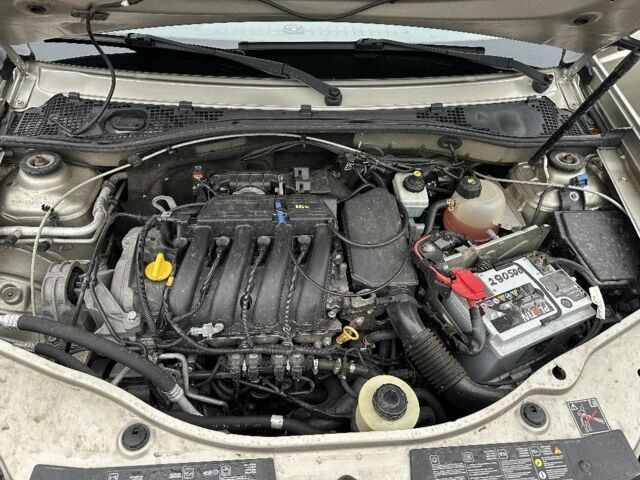 Бежевий Дачія Duster, об'ємом двигуна 1.6 л та пробігом 290 тис. км за 7600 $, фото 6 на Automoto.ua