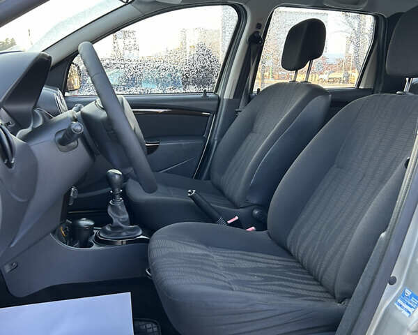 Бежевый Дачия Duster, объемом двигателя 1.5 л и пробегом 211 тыс. км за 8900 $, фото 6 на Automoto.ua