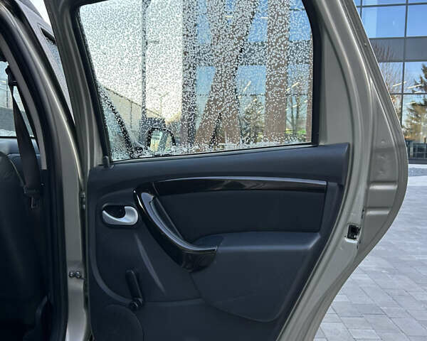 Бежевый Дачия Duster, объемом двигателя 1.5 л и пробегом 211 тыс. км за 8900 $, фото 10 на Automoto.ua