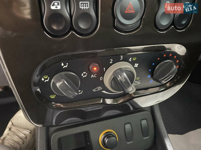 Дачія Duster 2011 у Стрые на Automoto.ua Бежевий Дачія Duster, об'ємом двигуна 1.5 л та пробігом 198 тис. км за 8950 $, фото 55 на Automoto.ua