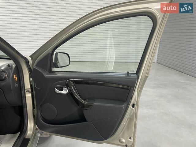 Бежевий Дачія Duster, об'ємом двигуна 1.5 л та пробігом 198 тис. км за 8650 $, фото 42 на Automoto.ua