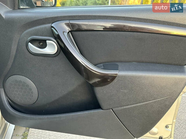 Бежевый Дачия Duster, объемом двигателя 1.5 л и пробегом 138 тыс. км за 9339 $, фото 98 на Automoto.ua