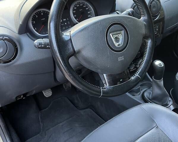 Бежевий Дачія Duster, об'ємом двигуна 1.5 л та пробігом 231 тис. км за 8900 $, фото 26 на Automoto.ua
