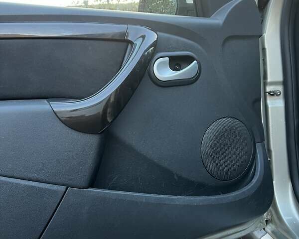 Бежевий Дачія Duster, об'ємом двигуна 1.5 л та пробігом 231 тис. км за 8900 $, фото 29 на Automoto.ua