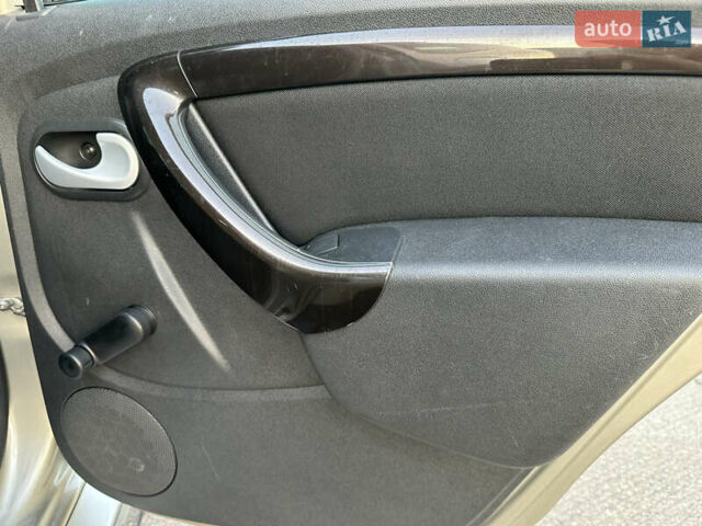 Бежевый Дачия Duster, объемом двигателя 1.5 л и пробегом 138 тыс. км за 9339 $, фото 113 на Automoto.ua
