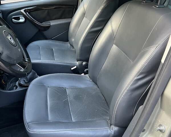 Бежевий Дачія Duster, об'ємом двигуна 1.5 л та пробігом 231 тис. км за 8900 $, фото 31 на Automoto.ua
