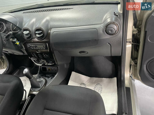 Дачія Duster 2011 у Стрые на Automoto.ua Бежевий Дачія Duster, об'ємом двигуна 1.5 л та пробігом 198 тис. км за 8950 $, фото 44 на Automoto.ua