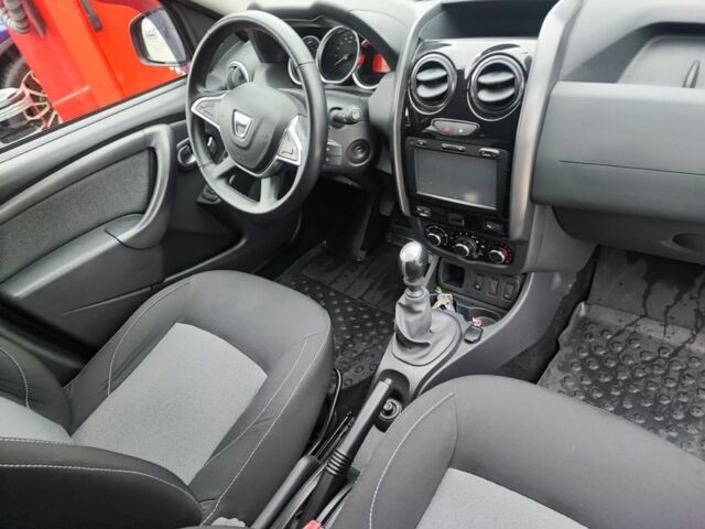 Черный Дачия Duster, объемом двигателя 1.2 л и пробегом 162 тыс. км за 9999 $, фото 7 на Automoto.ua