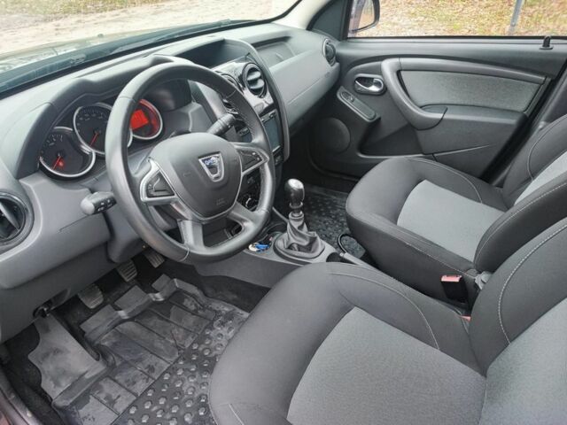 Черный Дачия Duster, объемом двигателя 1.2 л и пробегом 162 тыс. км за 9999 $, фото 5 на Automoto.ua