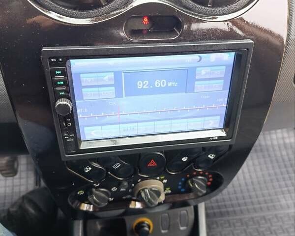 Черный Дачия Duster, объемом двигателя 1.6 л и пробегом 239 тыс. км за 8800 $, фото 18 на Automoto.ua