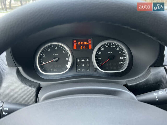 Черный Дачия Duster, объемом двигателя 1.5 л и пробегом 180 тыс. км за 9300 $, фото 12 на Automoto.ua