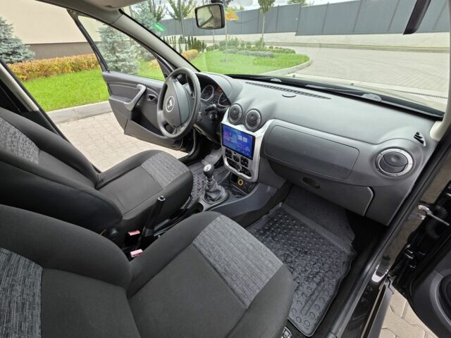Черный Дачия Duster, объемом двигателя 1.5 л и пробегом 253 тыс. км за 8400 $, фото 4 на Automoto.ua