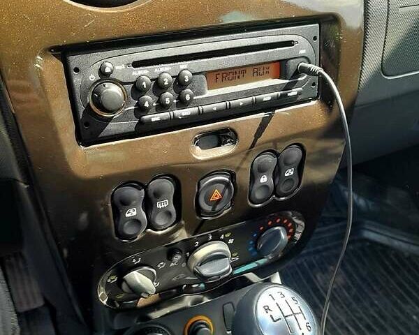 Черный Дачия Duster, объемом двигателя 1.6 л и пробегом 143 тыс. км за 8500 $, фото 1 на Automoto.ua
