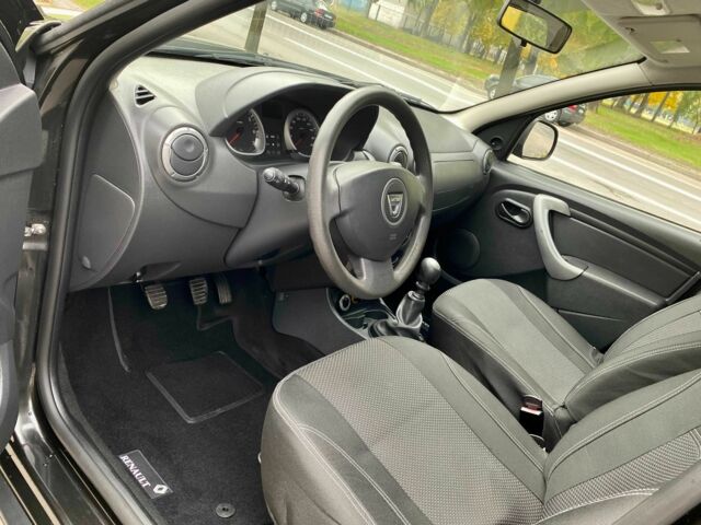 Черный Дачия Duster, объемом двигателя 1.6 л и пробегом 230 тыс. км за 7999 $, фото 3 на Automoto.ua