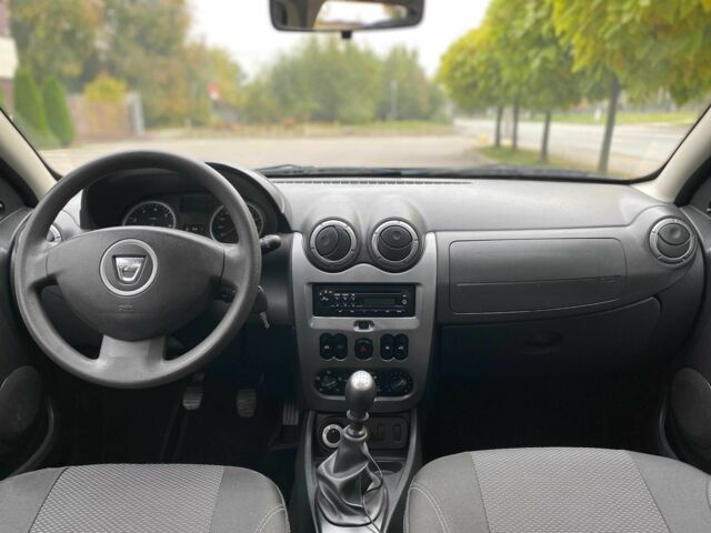 Черный Дачия Duster, объемом двигателя 1.6 л и пробегом 230 тыс. км за 7999 $, фото 2 на Automoto.ua