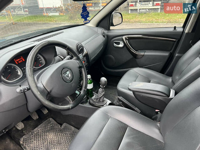 Черный Дачия Duster, объемом двигателя 1.5 л и пробегом 200 тыс. км за 8800 $, фото 6 на Automoto.ua