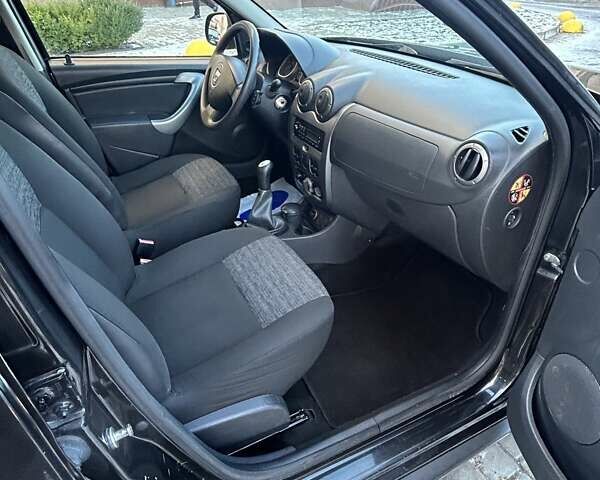 Черный Дачия Duster, объемом двигателя 1.6 л и пробегом 173 тыс. км за 8100 $, фото 4 на Automoto.ua