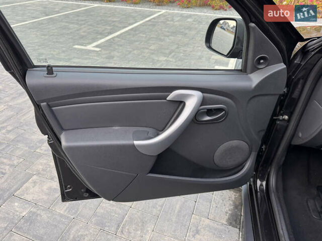 Чорний Дачія Duster, об'ємом двигуна 1.6 л та пробігом 137 тис. км за 8950 $, фото 19 на Automoto.ua