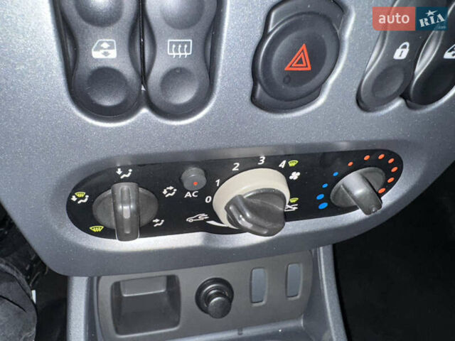 Чорний Дачія Duster, об'ємом двигуна 1.6 л та пробігом 137 тис. км за 8950 $, фото 11 на Automoto.ua