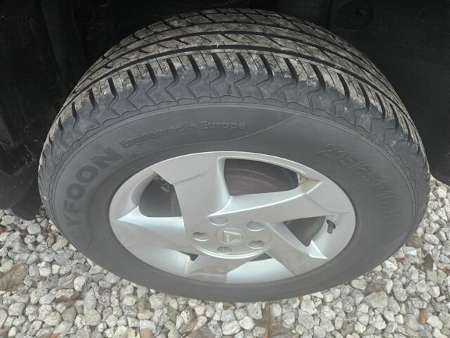 Черный Дачия Duster, объемом двигателя 1.6 л и пробегом 202 тыс. км за 9550 $, фото 9 на Automoto.ua