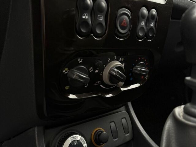 Чорний Дачія Duster, об'ємом двигуна 1.5 л та пробігом 217 тис. км за 8000 $, фото 6 на Automoto.ua