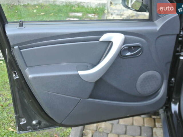 Черный Дачия Duster, объемом двигателя 1.6 л и пробегом 137 тыс. км за 9500 $, фото 9 на Automoto.ua