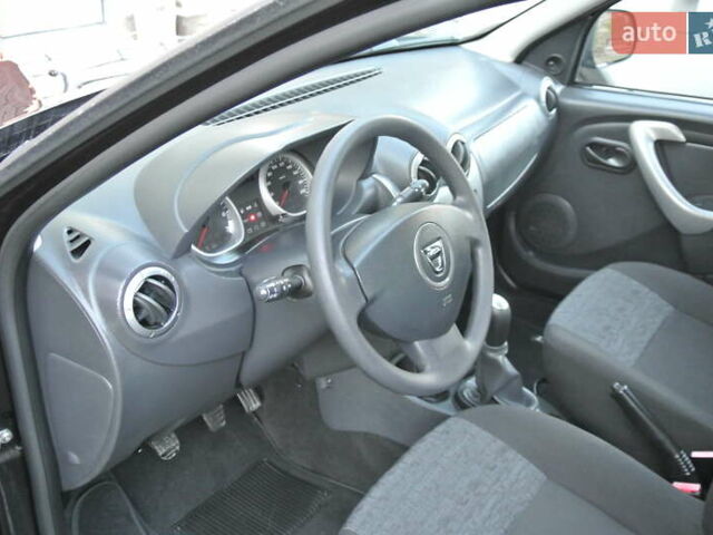 Черный Дачия Duster, объемом двигателя 1.6 л и пробегом 137 тыс. км за 9500 $, фото 6 на Automoto.ua