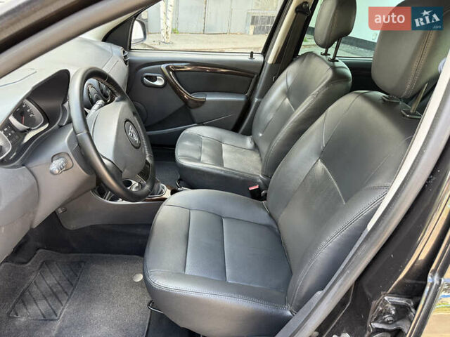 Черный Дачия Duster, объемом двигателя 1.6 л и пробегом 219 тыс. км за 8700 $, фото 37 на Automoto.ua