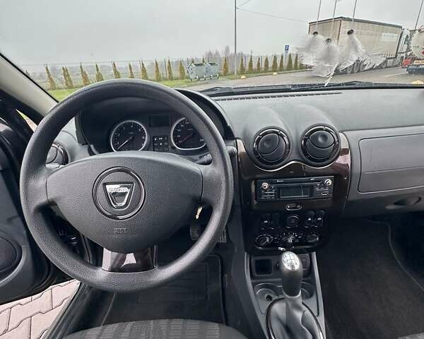 Черный Дачия Duster, объемом двигателя 1.6 л и пробегом 250 тыс. км за 8000 $, фото 16 на Automoto.ua