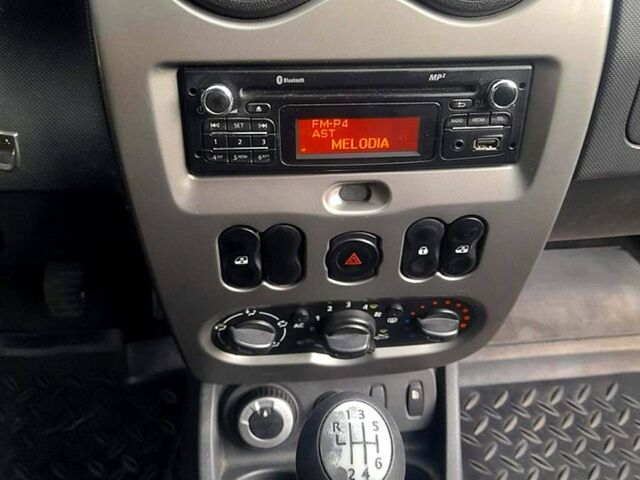 Чорний Дачія Duster, об'ємом двигуна 1.6 л та пробігом 242 тис. км за 8800 $, фото 6 на Automoto.ua