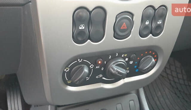 Чорний Дачія Duster, об'ємом двигуна 1.6 л та пробігом 210 тис. км за 9199 $, фото 12 на Automoto.ua