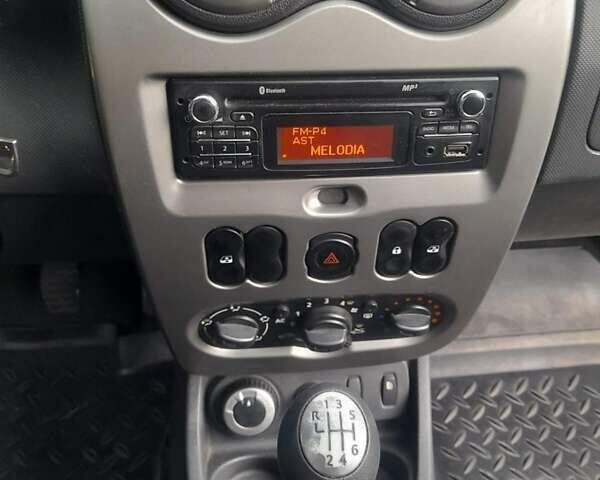 Черный Дачия Duster, объемом двигателя 1.5 л и пробегом 241 тыс. км за 9500 $, фото 7 на Automoto.ua