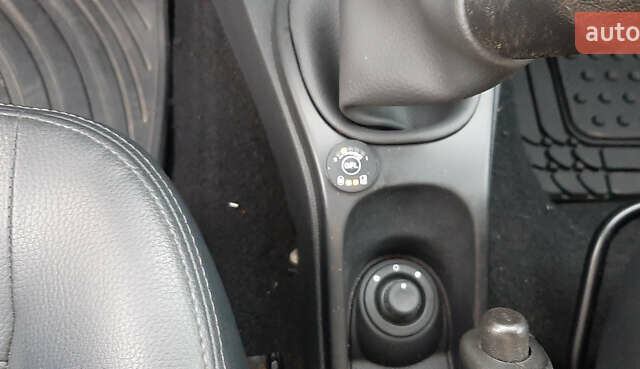 Чорний Дачія Duster, об'ємом двигуна 1.6 л та пробігом 210 тис. км за 9199 $, фото 13 на Automoto.ua