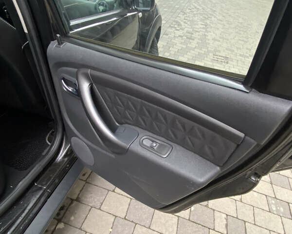 Черный Дачия Duster, объемом двигателя 1.5 л и пробегом 137 тыс. км за 11777 $, фото 18 на Automoto.ua